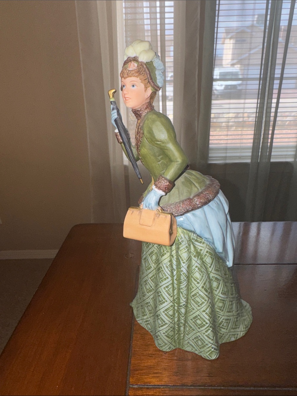 Avon Vintage Lady Figurine in Green, Blue, Cream